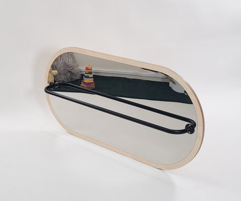 Oval Mirror with Pull Up Handle (46)